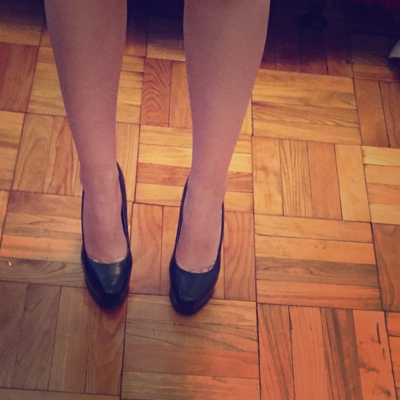 Simply Vera Vera Wang Black Platform Pumps sz 8
