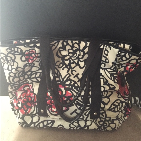 Authentic Coach Daisy Floral Graffiti Tote - Picture 2 of 4