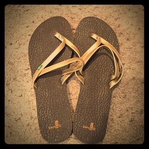 Sanuk size 10 flip flops never worn