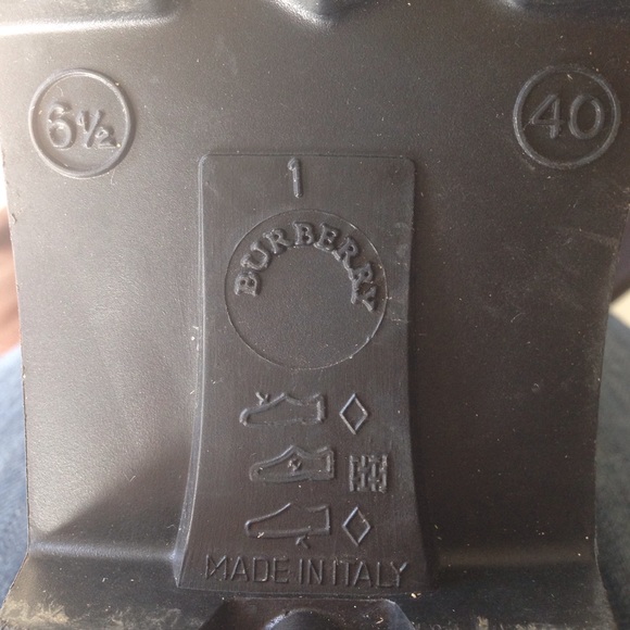 Burberry Rain Boots size 9 - Picture 2 of 4