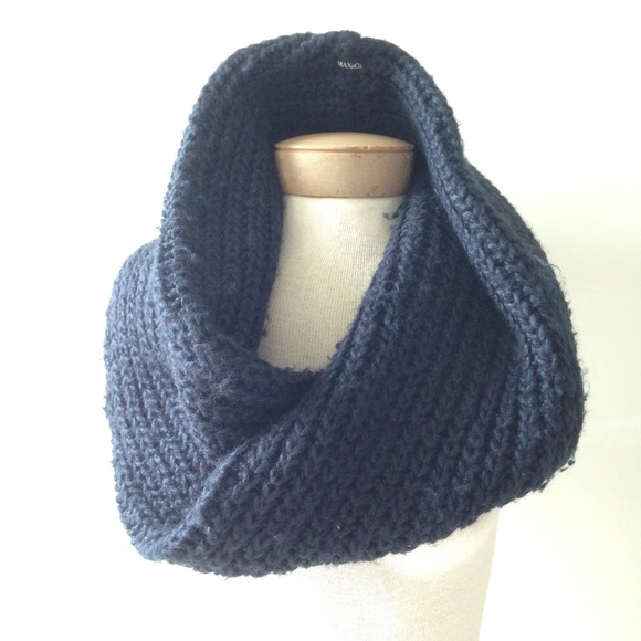 Max&Co navy knit infinity scarf - Picture 2 of 2