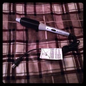 Calista heated round brush