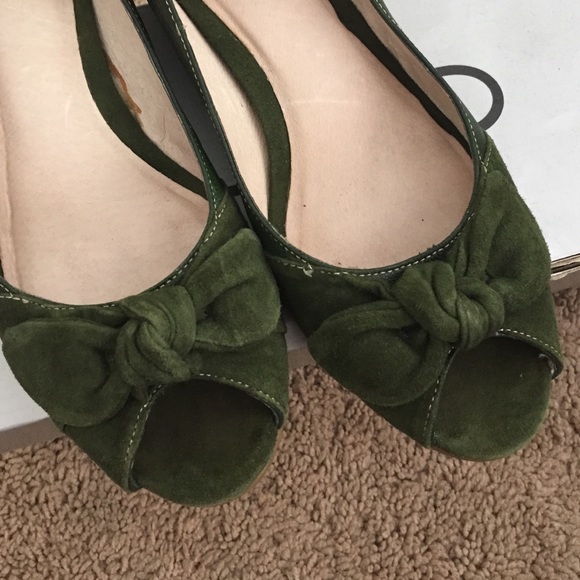Green Aldo Peep Toe Pumps - Picture 2 of 3