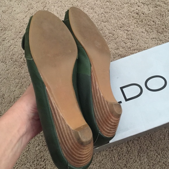 Green Aldo Peep Toe Pumps - Picture 3 of 3
