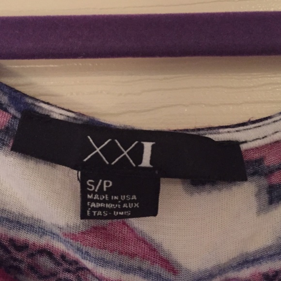 Forever 21 t-shirt - Picture 3 of 3