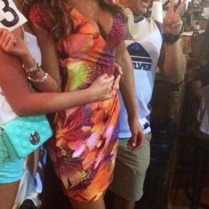 Floral vneck fitted short sleeve Cache dress