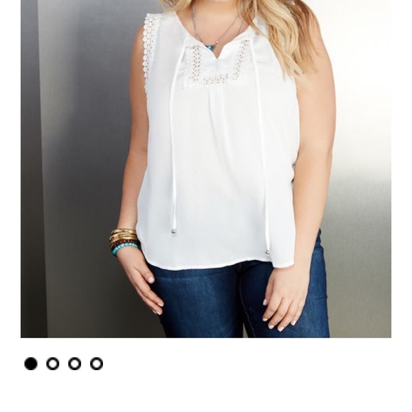 Cue off white  boho style top NWT 3x