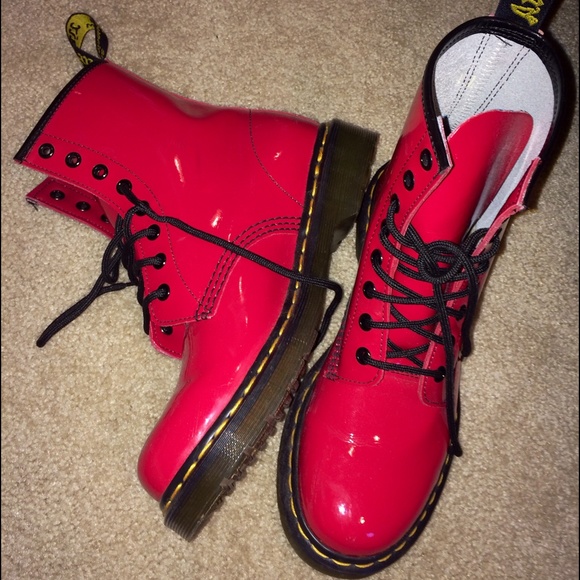 HOLDING --- Doc Martens RED, W size  8 !!!