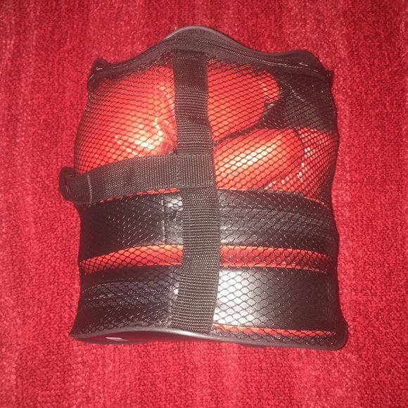 Women's boxing gloves