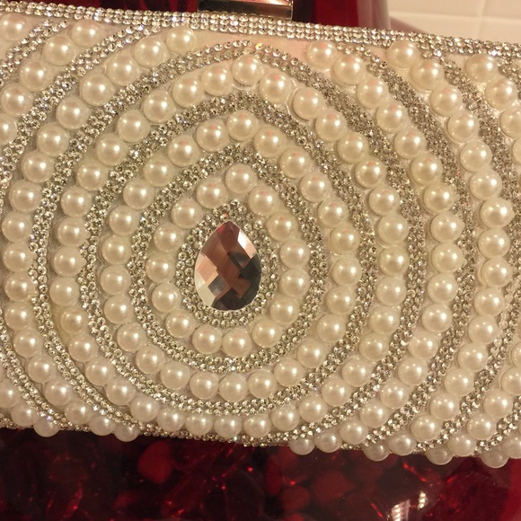 Clutch - Picture 2 of 2