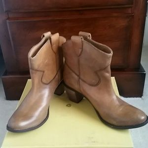 Brand new/Never been worn Diba Boots