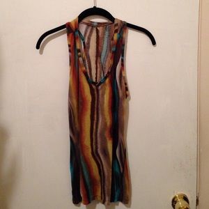 Jessica Simpson Sleeveless print v-neck top.