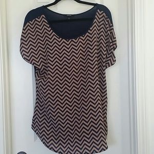 Espresso Tops - Gently Used Chevron Print shirt Espresso Tops - Gently Used Chevron Print shirt
