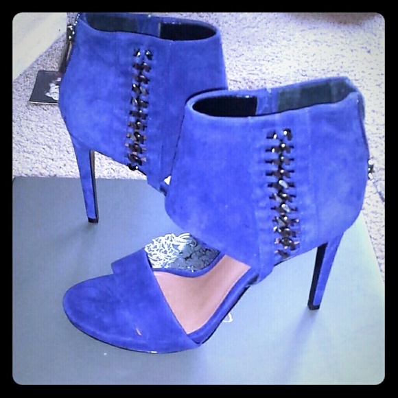 Super adorable  Vince camuto heels