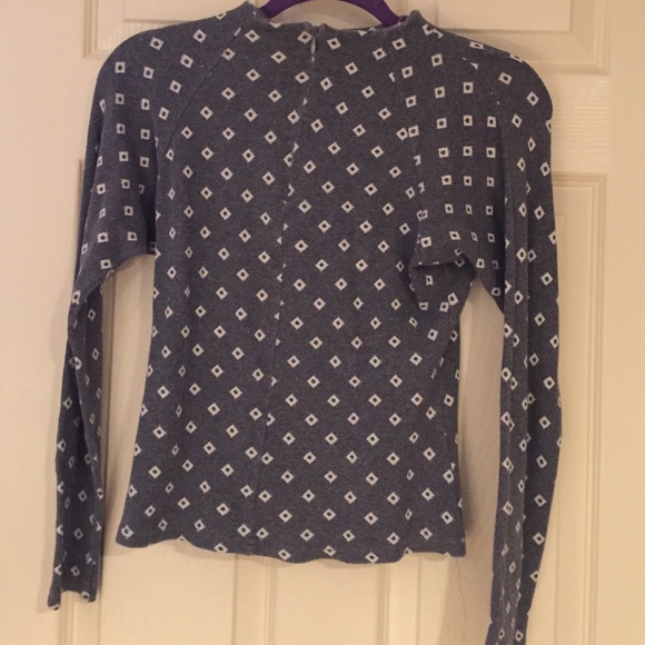 Sweater zips up the back - Picture 2 of 3