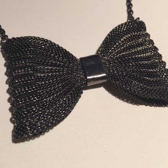 Bow necklace - Picture 2 of 2