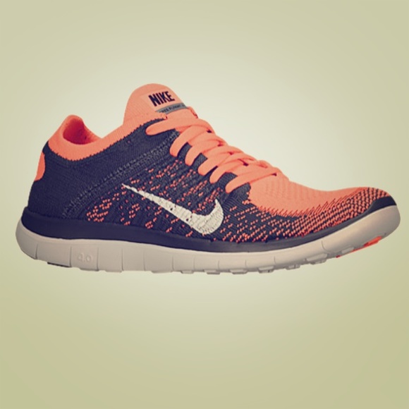 Nike flyknit tennis shoe in mango sz 9.5