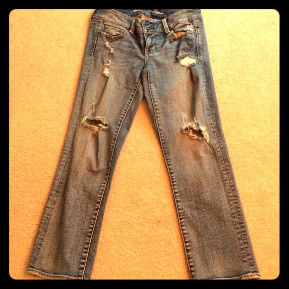 American Eagle. Size 4. Artist Capri.