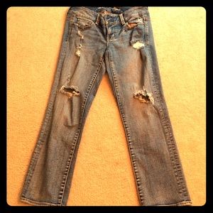 American Eagle. Size 4. Artist Capri.