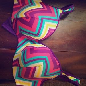 Cacique bra in size 38DDD.