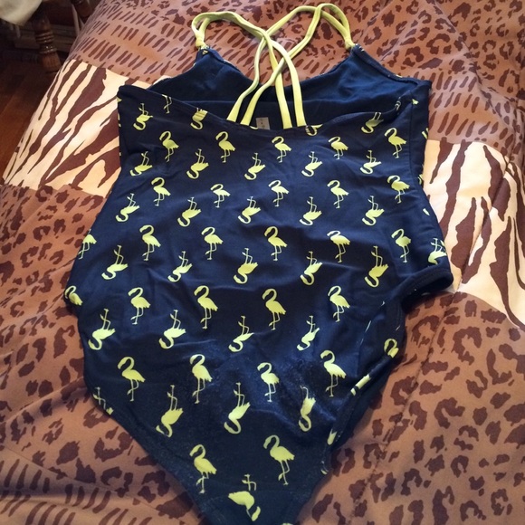 One piece swim suit - Picture 2 of 3