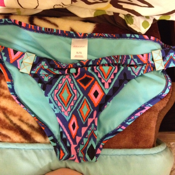 Bathing suit - Picture 2 of 3