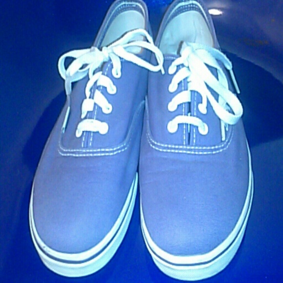 Purple vans (: im a 5 in womans and fits perfect