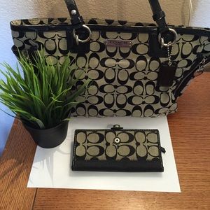 Authentic coach handbag with matching wallet