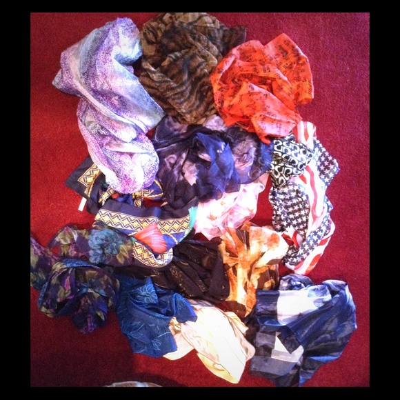 HUGE Womens Scarf Lot - Picture 1 of 3