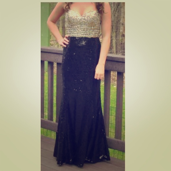 Beautiful sequin prom dress! - Picture 2 of 5