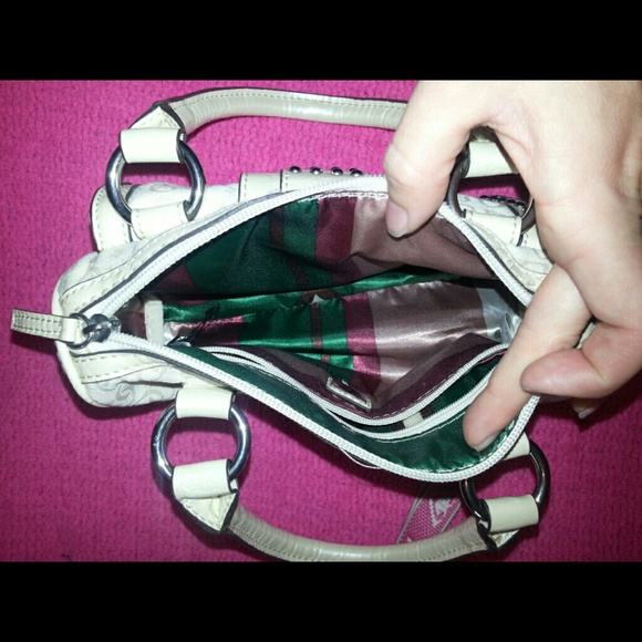 GUESS Purse - Picture 4 of 4