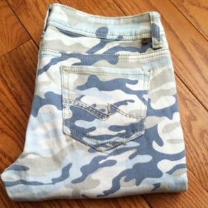 Womens almost famous cargos jeans size 7