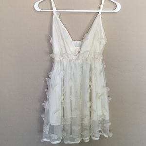 TRADE WITH @emmefelataf White flowy tank