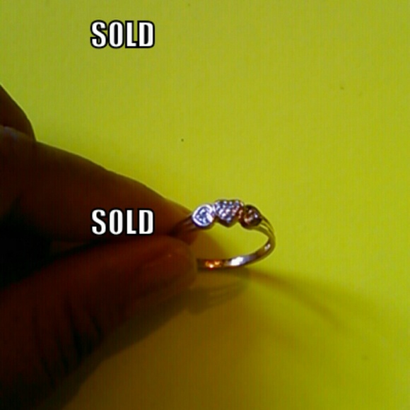 ** SOLD @ MER CAR ** 10K gold heart Ring (1.4g )