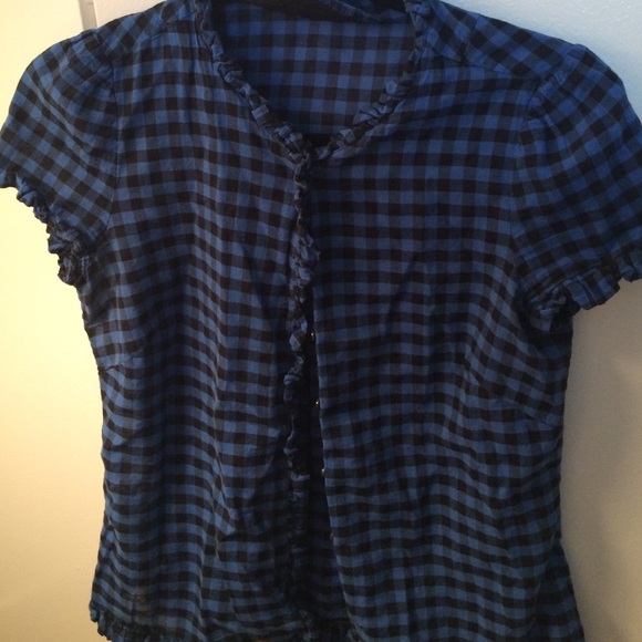 Blue and black plaid shirt sleeved button down