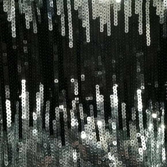 Black and White sequence patterned dress - Picture 3 of 3