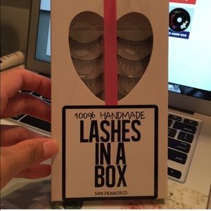 10 pairs of lashes