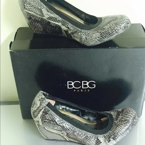 BCBG snakeskin wedge