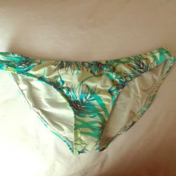 Eidon slightly cheeky bikini bottoms