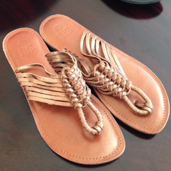 BC Footwear-bronze sandals. NWOT. - Picture 1 of 3