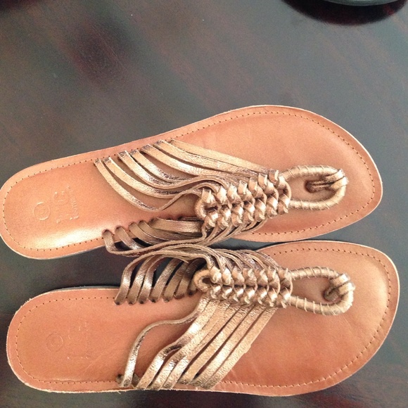 BC Footwear-bronze sandals. NWOT. - Picture 3 of 3
