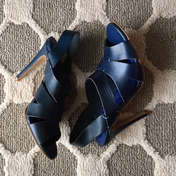 Zara Shoes - Blue Zara Leather Pumps 🎉Downtown Chic HP🎉