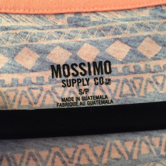 Aztec print v neck tee - Picture 3 of 3