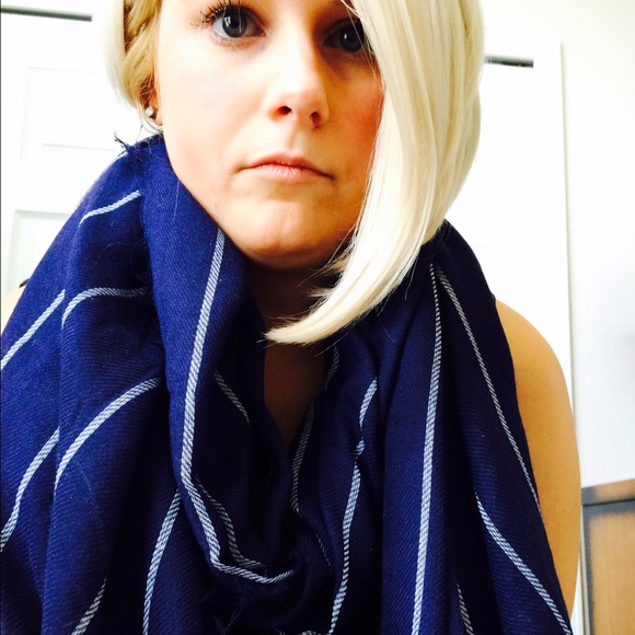 Forever 21 navy blue scarf