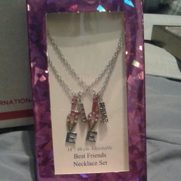 Beautiful Ladies Bestfriends Necklaces!!