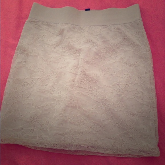 H&m Beige laced mini skirt