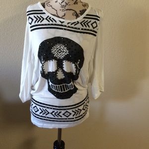 Scull with Aztec design with elbow length sleeve