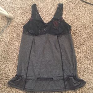 Lululemon sz 8 ✨Brand New with dark flowers