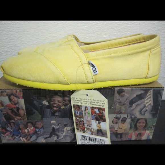 TOMS Shoes - Pair of TOMS Classics  (yellow, size 6.5 / 37)