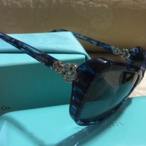 Sun glasses - Picture 2 of 4